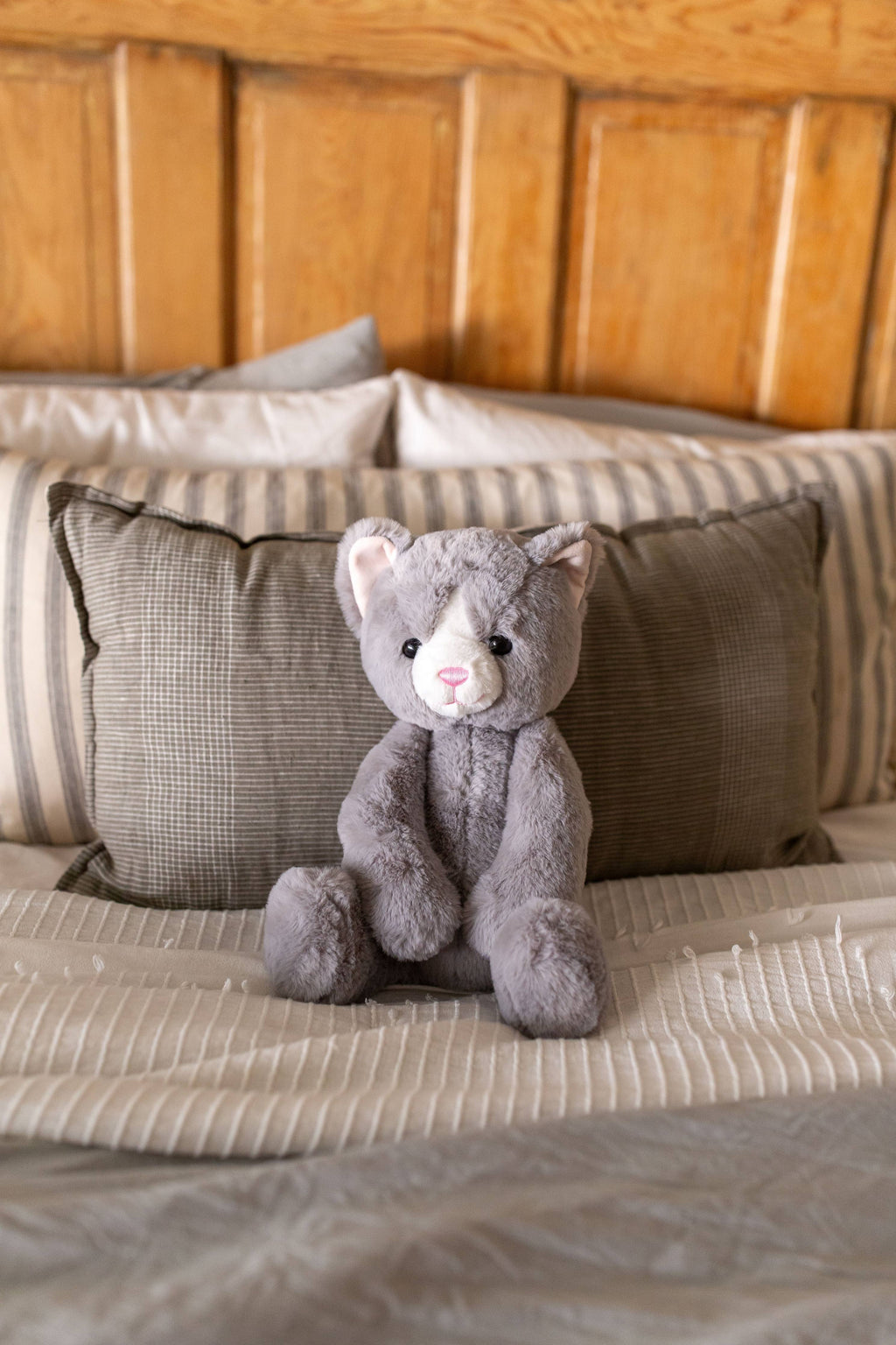 World's Softest Lushee 16 inch - Karing Kitten Gry Plush Toy